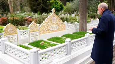 Erdoğan, Anne ve Babasının Mezarlarını Ziyaret Etti